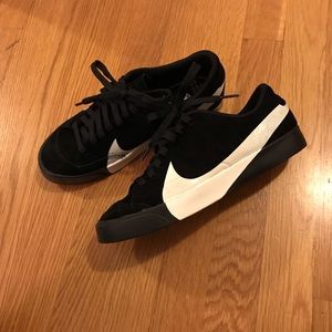 LIKE NEW suede Nike Blazer